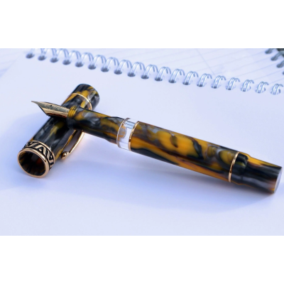 Gioia Metis Verde D'oriente Gold Trim Marrón - Pluma Estilográfica